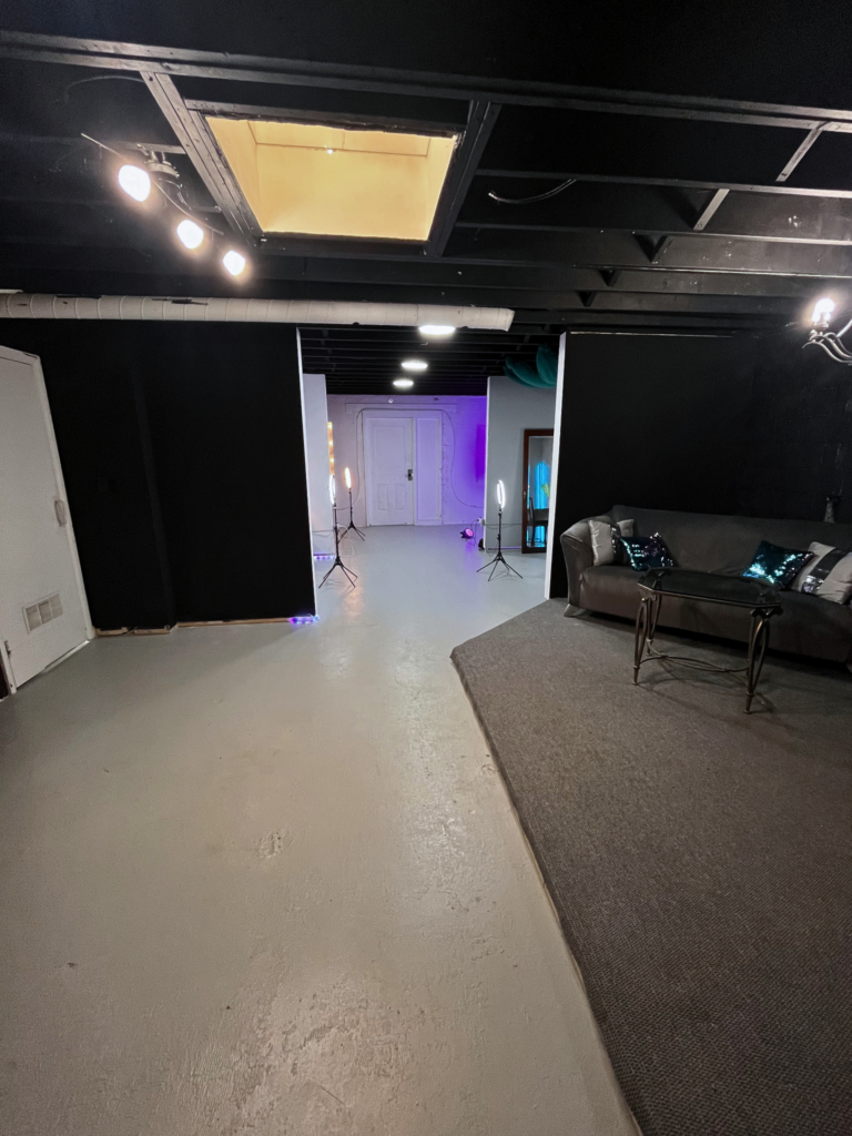 wide angle image of the entire studio, starting from the stage.